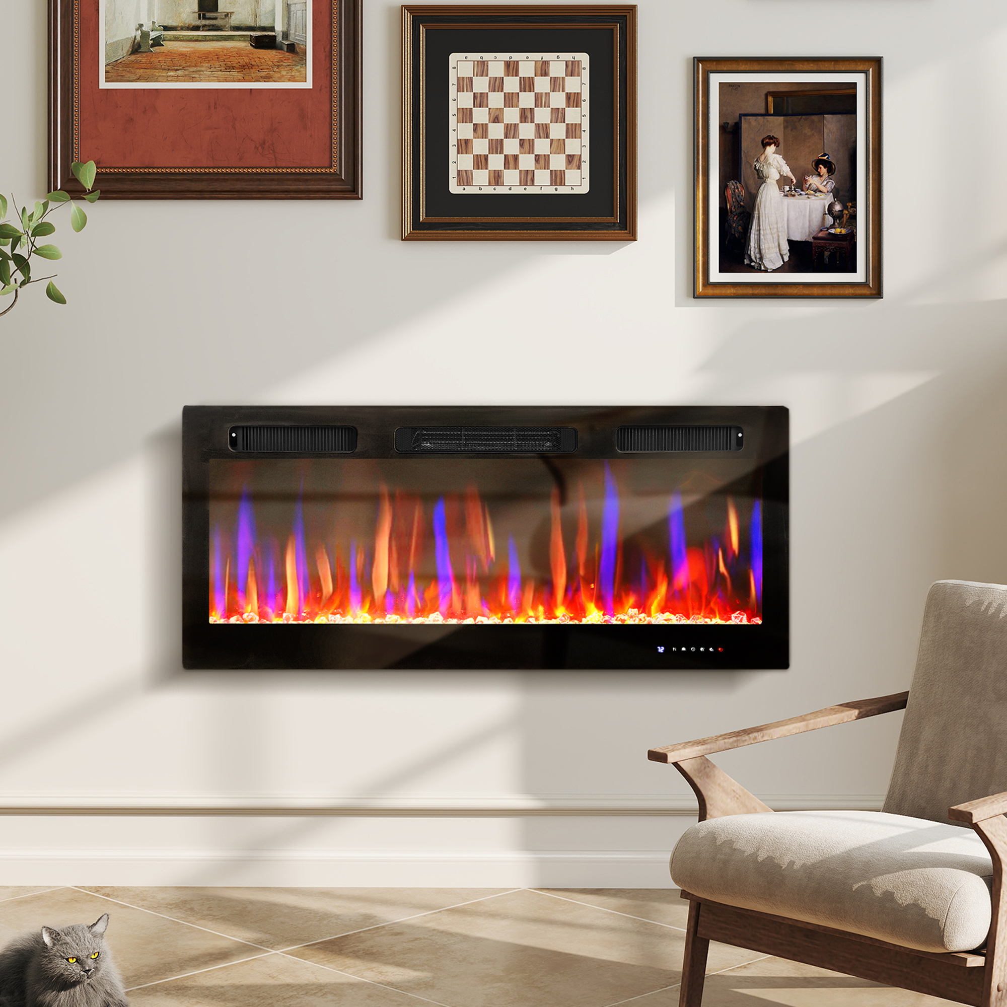 Un camino moderno con fiamme colorate, incorniciato da quadri e una poltrona.
