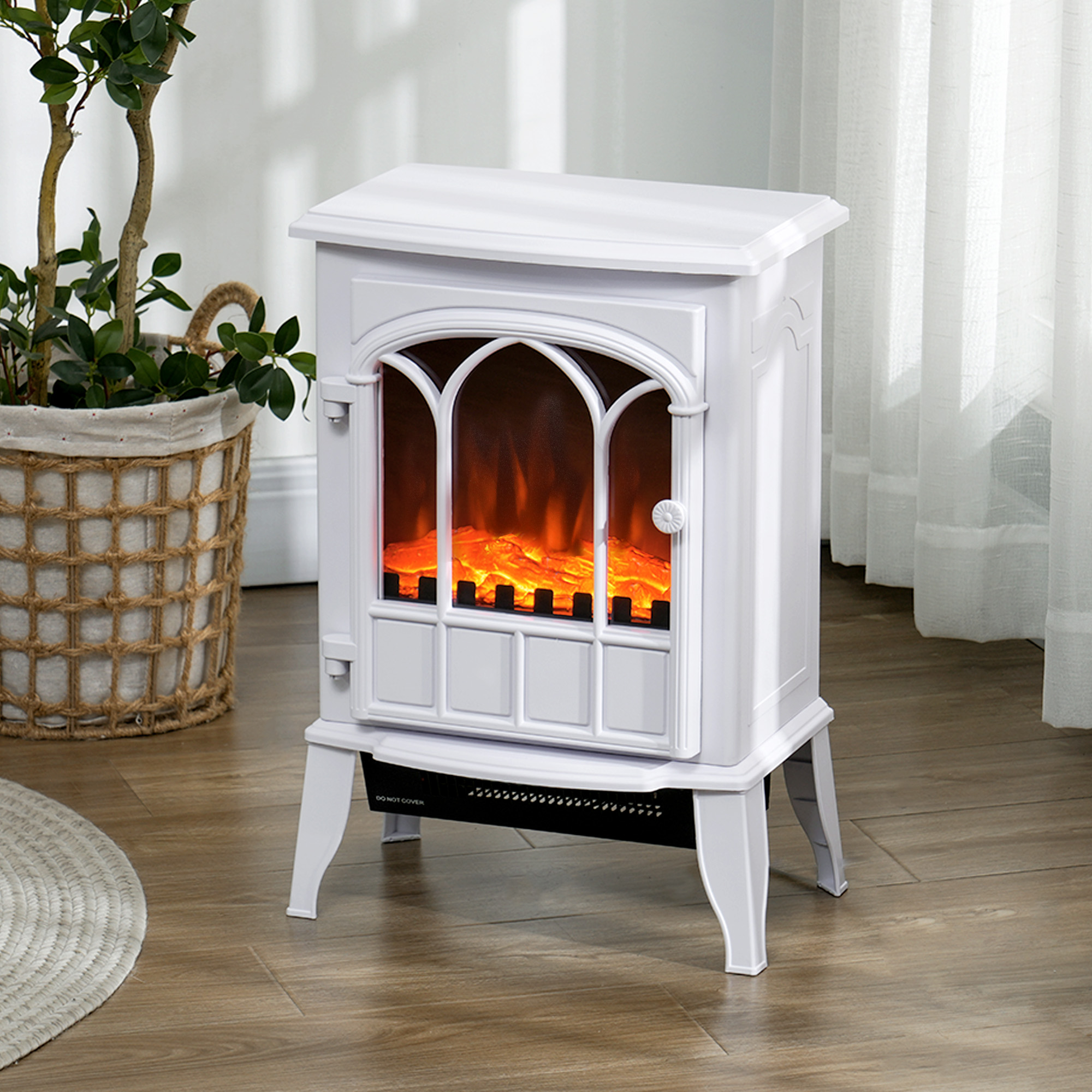 Un camino elettrico bianco con effetto fiamma su pavimento in legno.