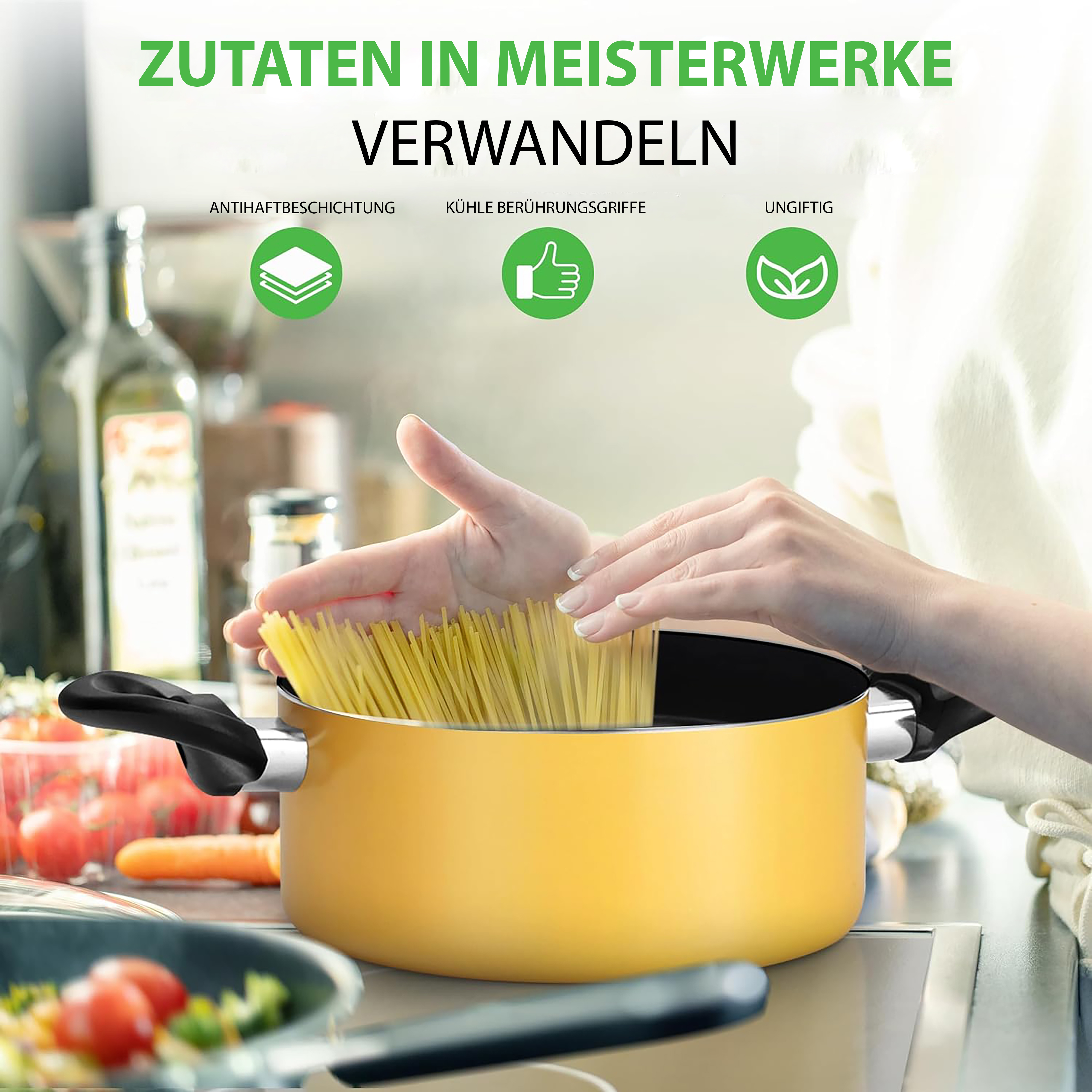 Hände geben Spaghetti in einen gelben Topf. Zutaten sind sichtbar.