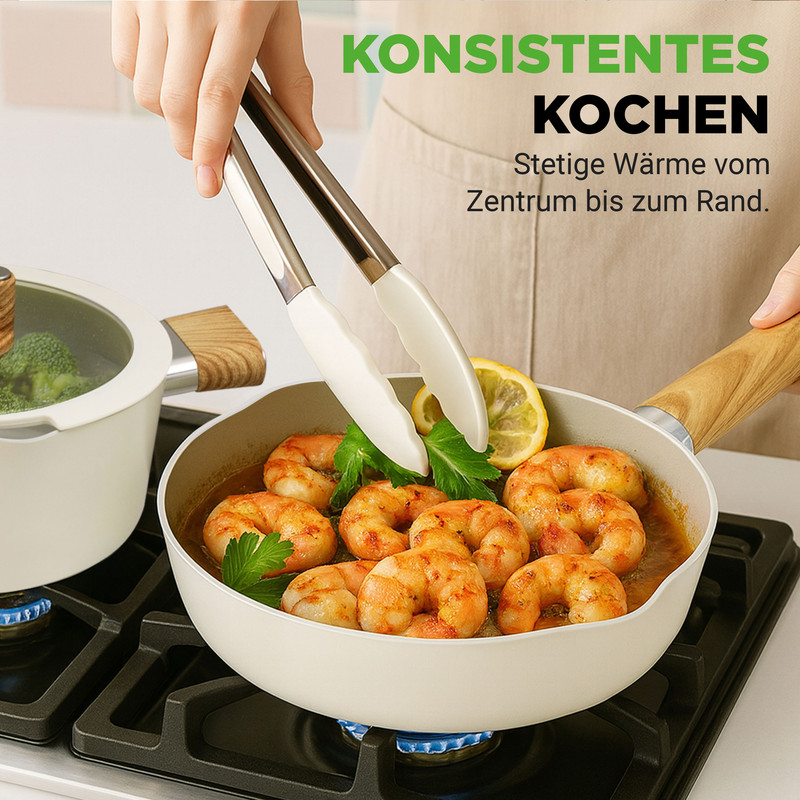 Garnelen werden in einer Pfanne gebraten. Daneben steht ein Topf mit Brokkoli.