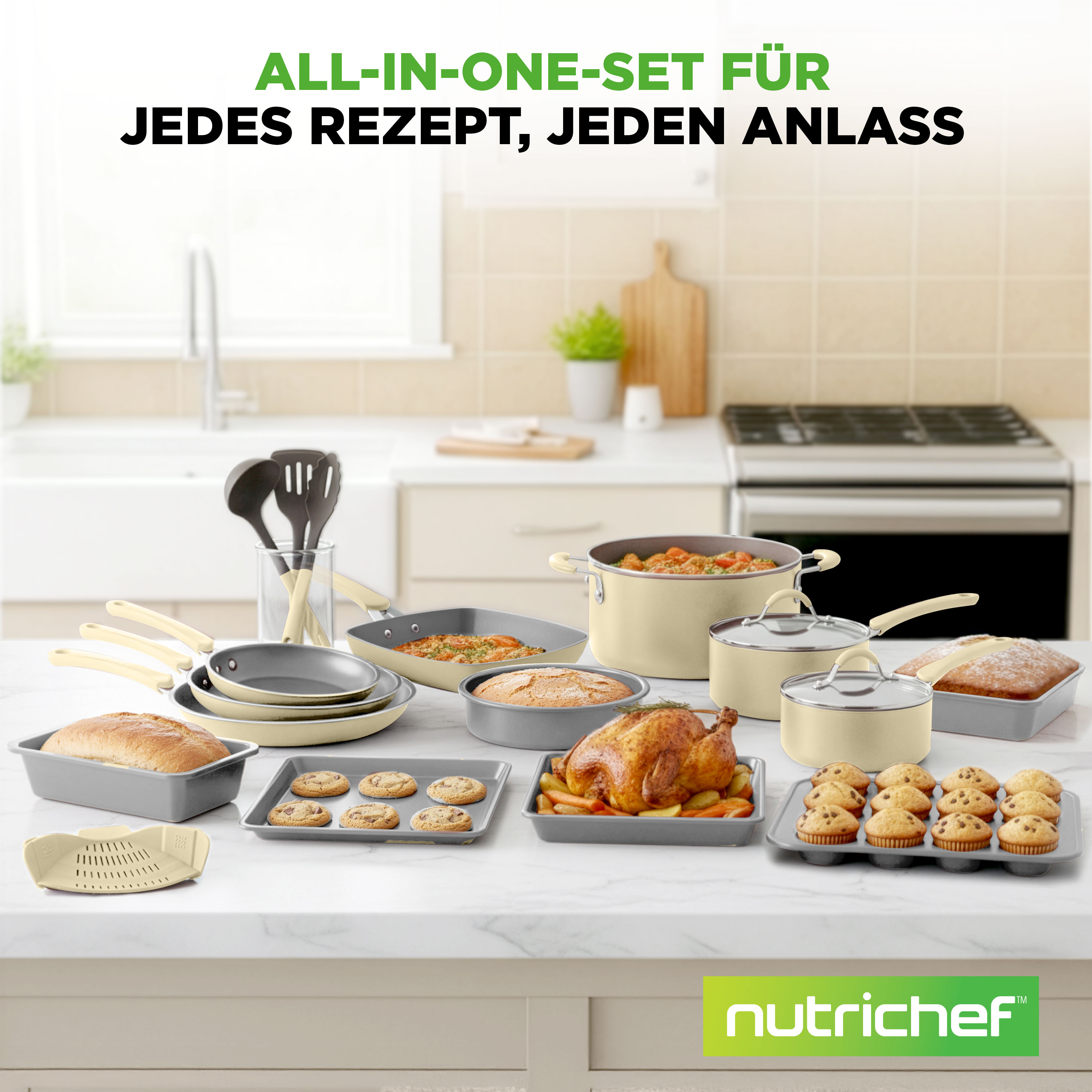 Ein Küchenset mit Brot, Kuchen, Muffins, Hähnchen und Kochutensilien.