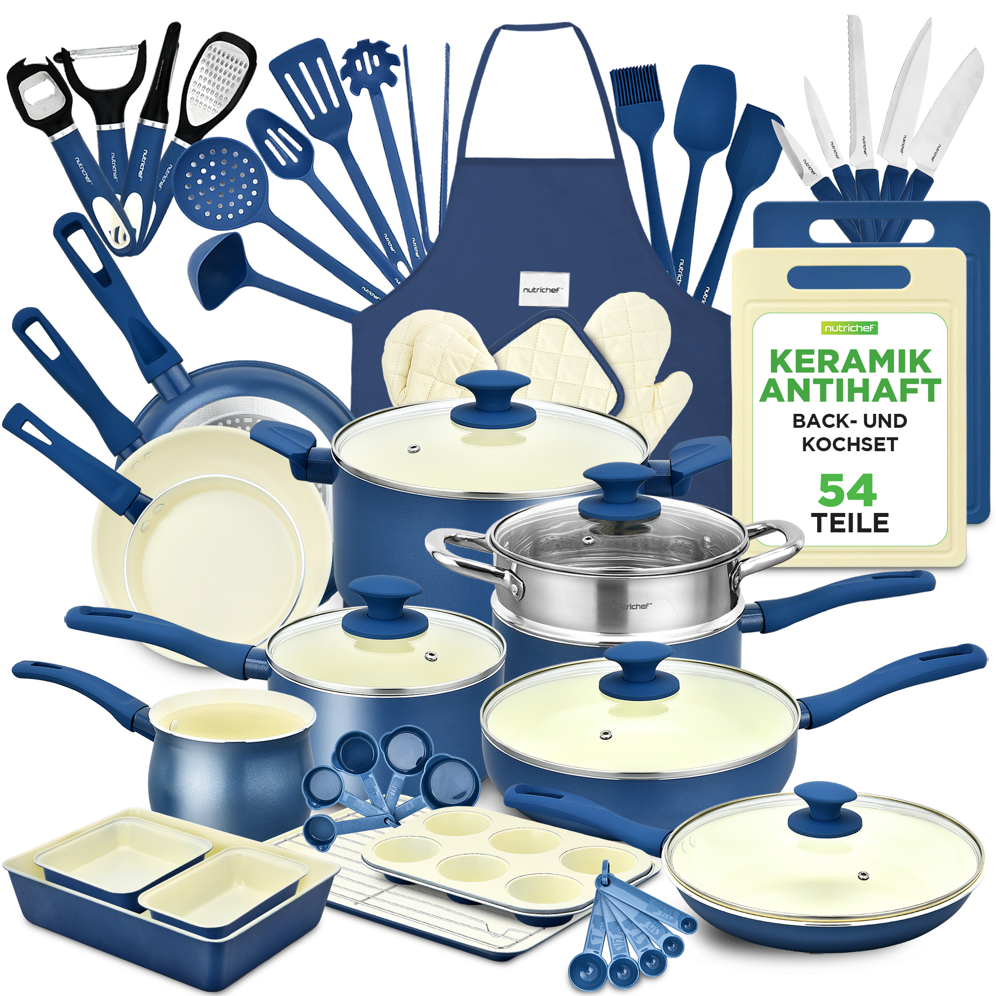 Ein Set blauer Kochgeschirre und Küchenutensilien mit einem Kochtopf, Pfannen, Löffeln, Messbechern und einem Schürzen.