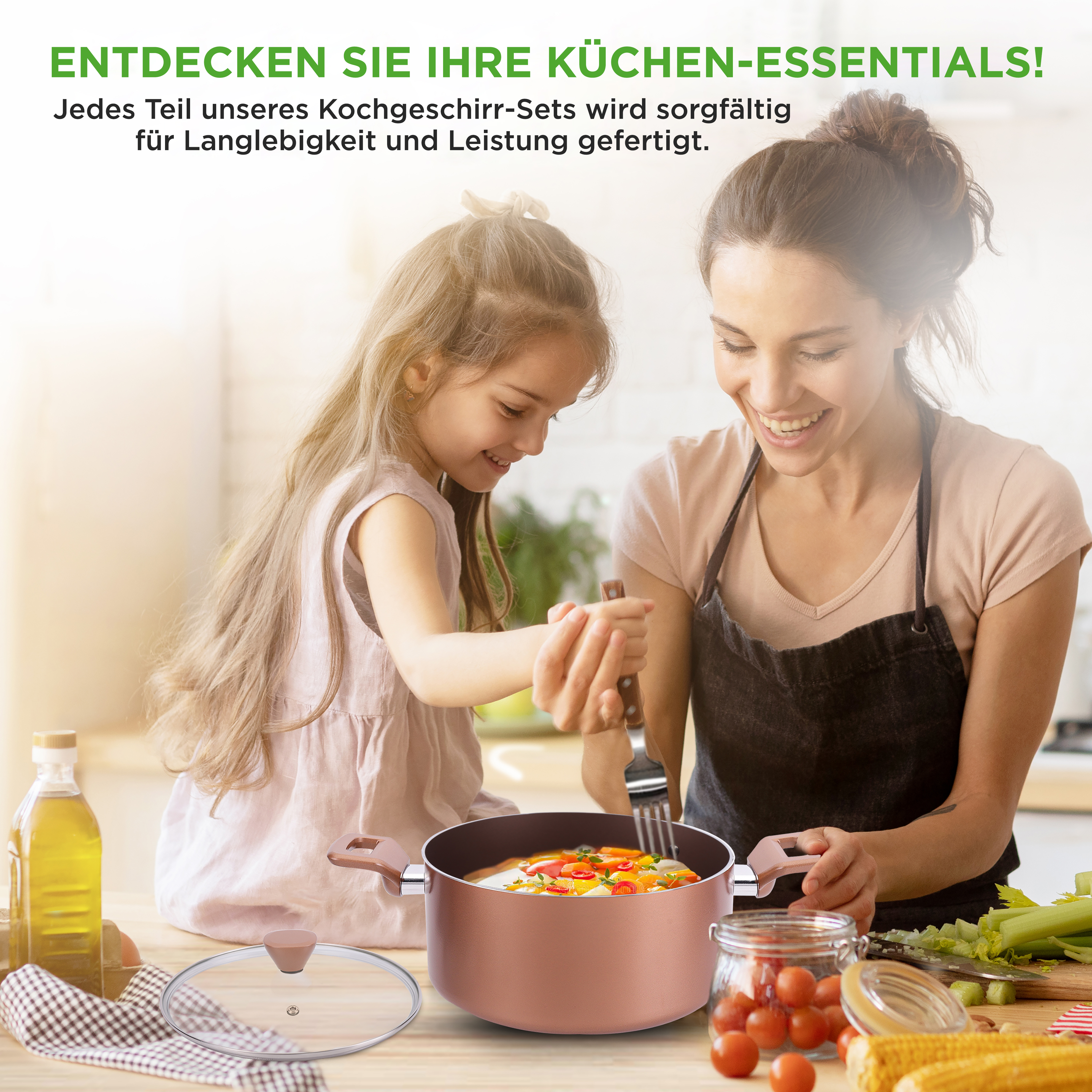 Mutter und Kind kochen gemeinsam mit einem Topf mit Gemüse.