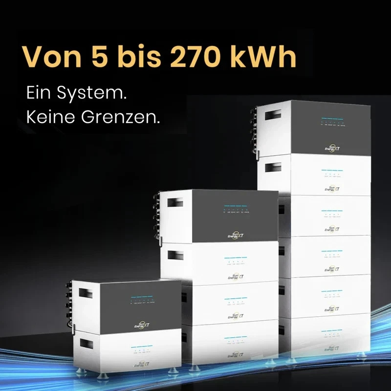 Mehrere weiße und graue Energiespeicher sind gestapelt. Text: Von 5 bis 270 kWh.