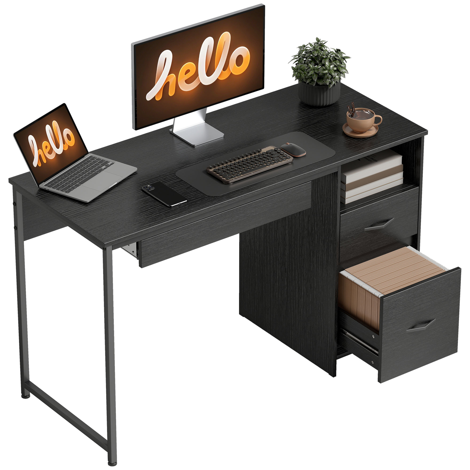 Una scrivania nera con laptop, monitor, tastiera, mouse, pianta e una tazza.