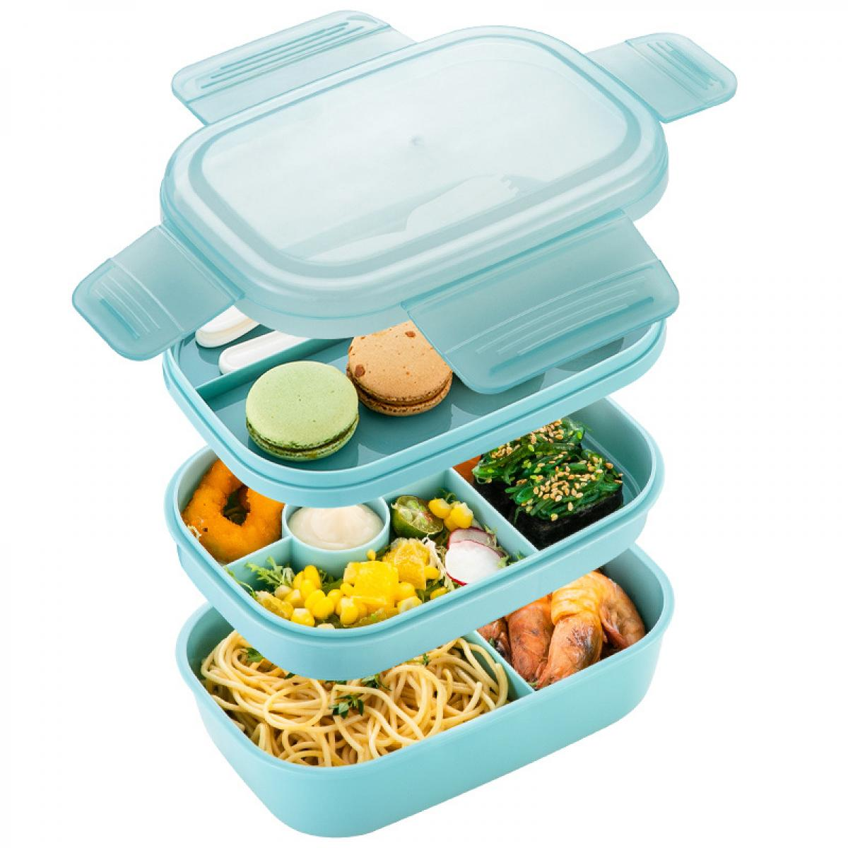 Ein hellblauer, mehrschichtiger Lunchbox mit Nudeln, Garnelen, Salat, Mais und Macarons.