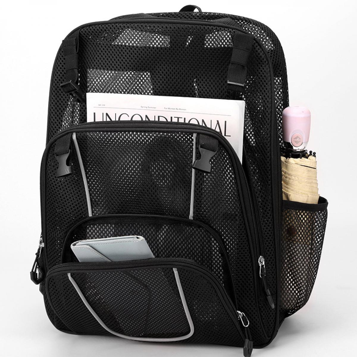 Schwarzer Netzrucksack mit einem Buch, einer Brieftasche, einem aufgerollten Regenschirm und einer rosa Wasserflasche.