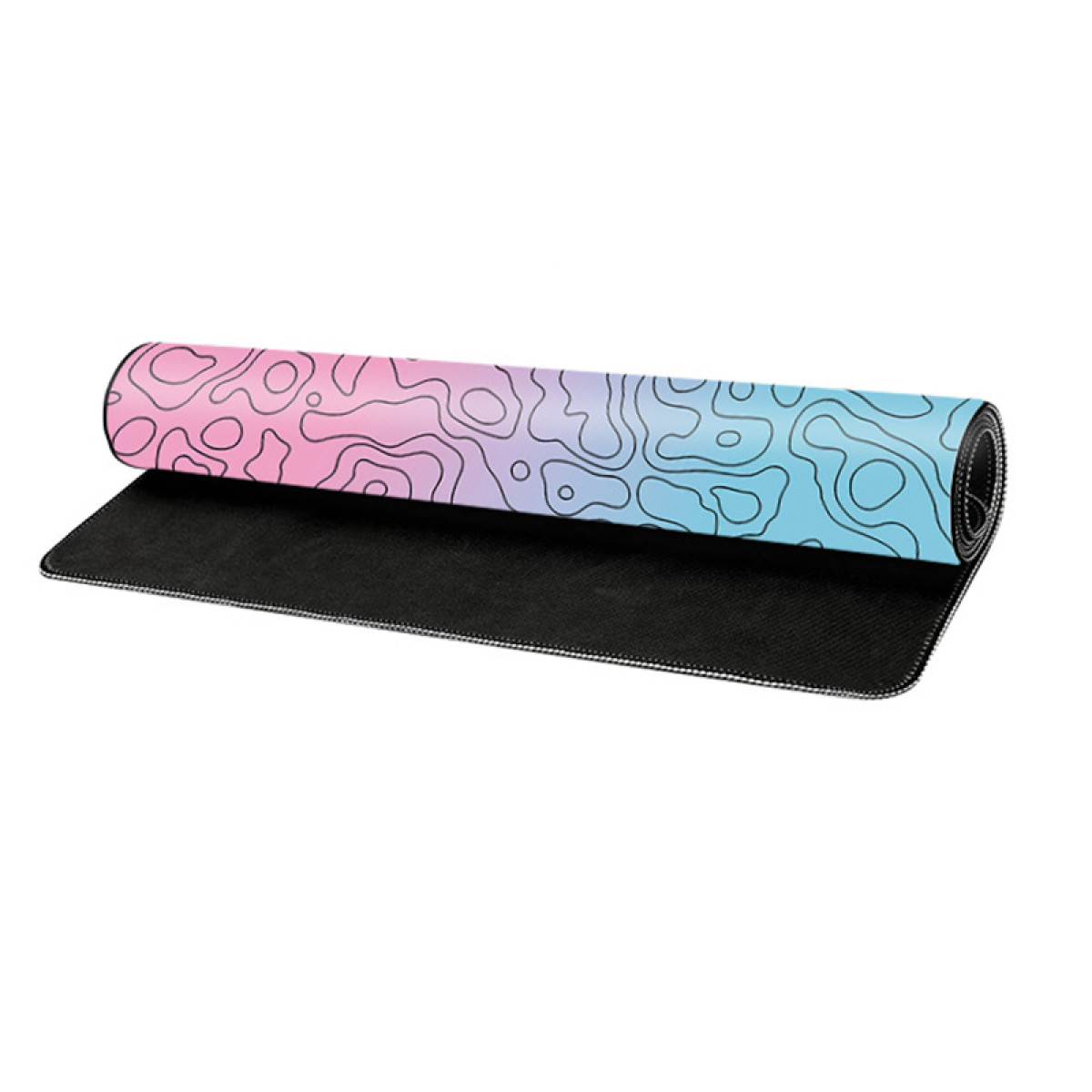 Eine halb aufgerollte schwarze Matte mit einem bunten Muster aus rosa, lila und blauen Linien.