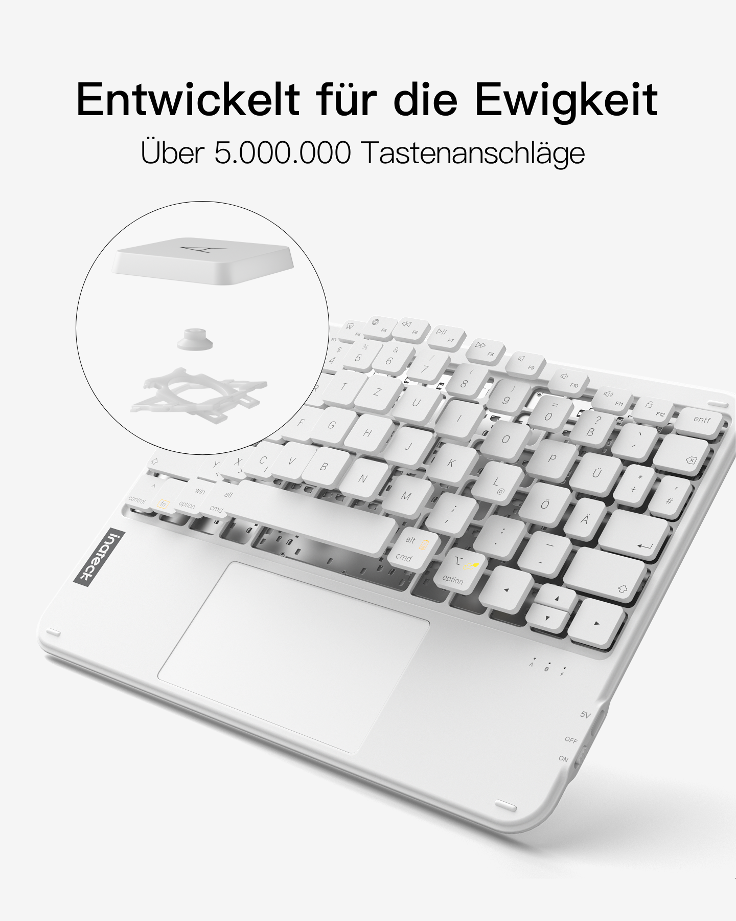 Weiße Tastatur mit Touchpad, Nahaufnahme der Tasten und Komponenten.