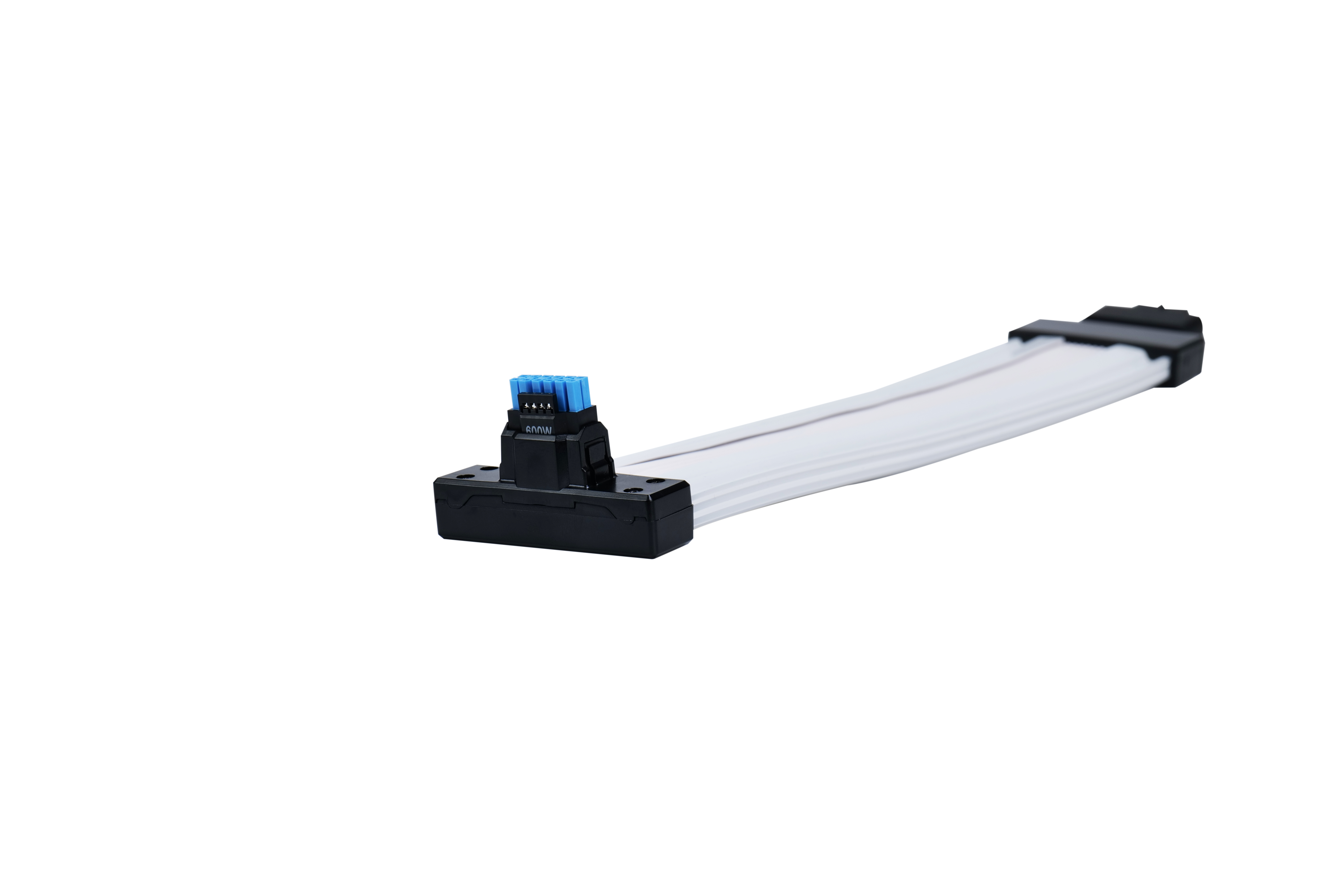 Un cavo bianco con connettore nero e spina blu.