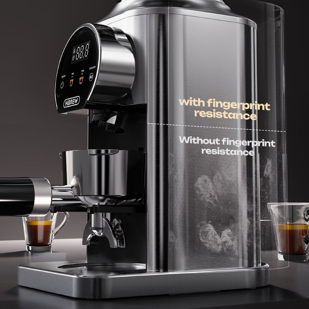 Máquina de café con portafiltro, dos tazas de espresso y pantalla digital.