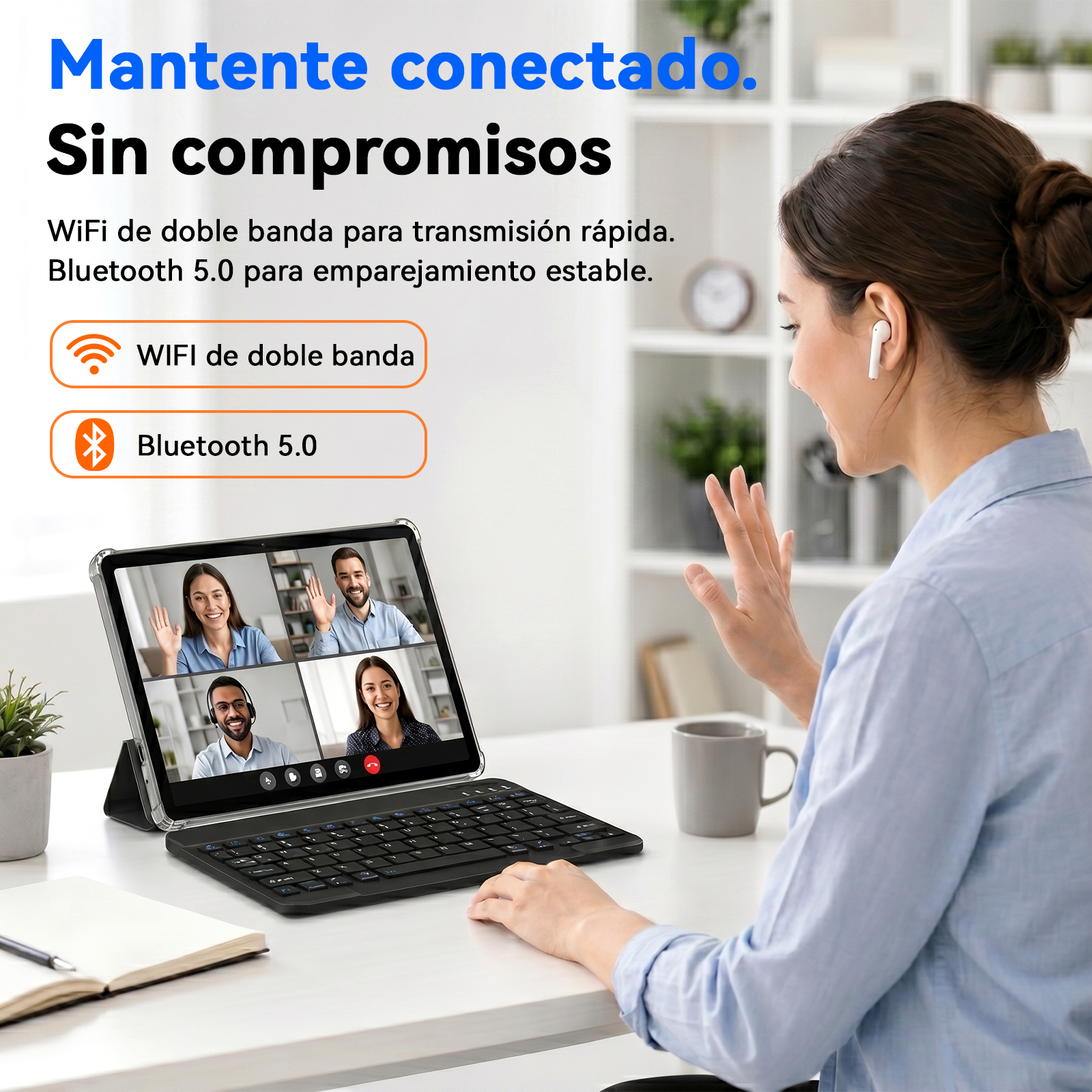 Una mujer con auriculares blancos está en una videollamada en una tablet con teclado.