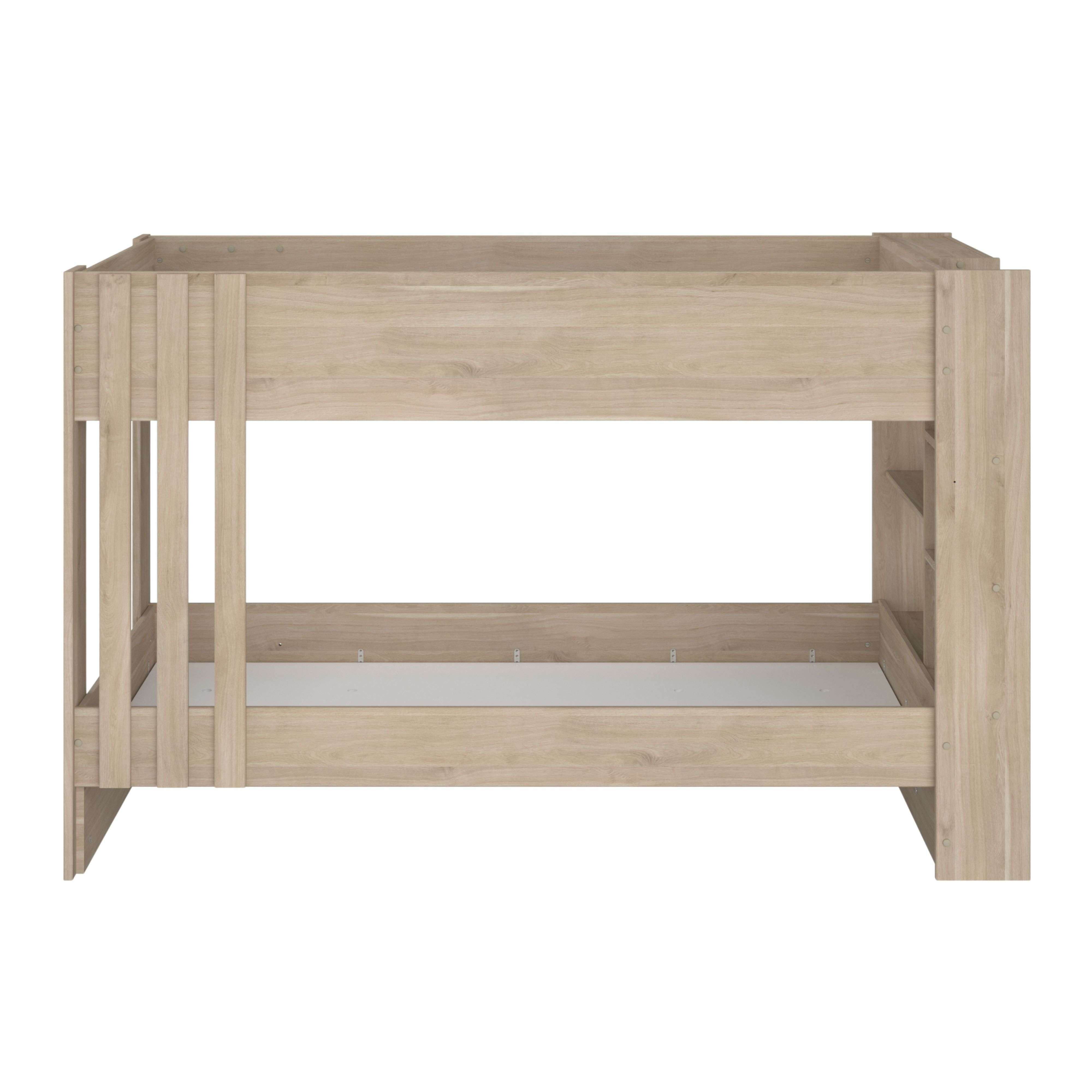Una litera de madera clara con listones verticales en el lateral.