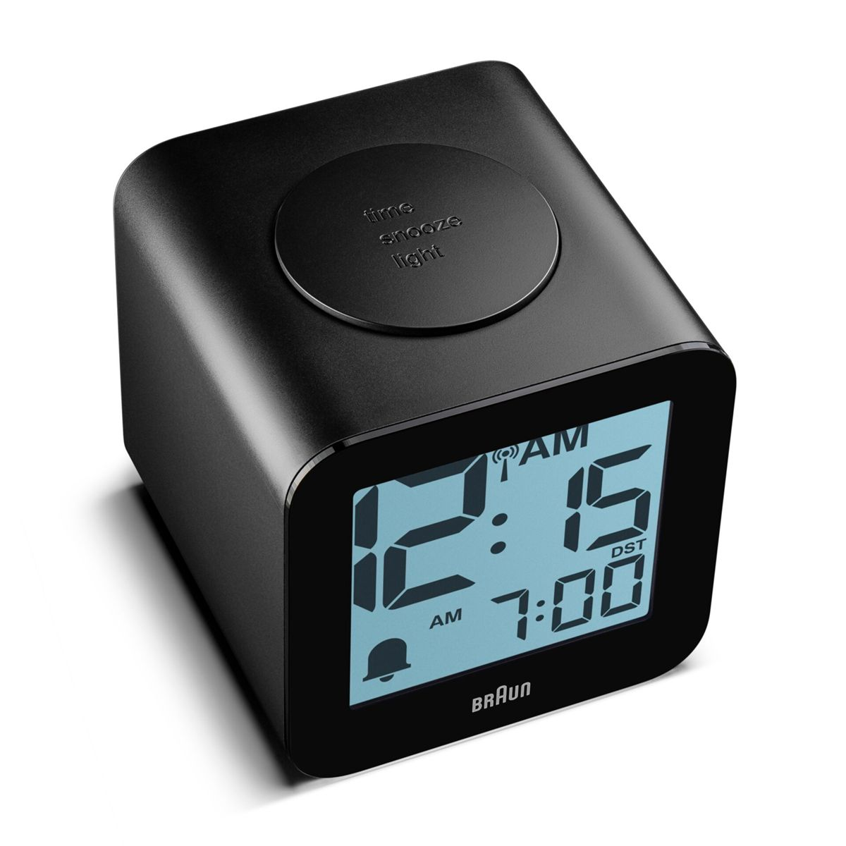 Schwarzer Braun Digitalwecker zeigt 12:15 Uhr und 7:00 Uhr an. Oberer Knopf mit 'time, snooze, light'.