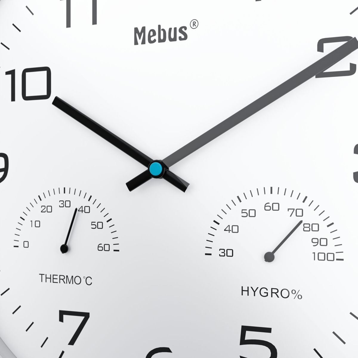 Eine weiße Uhr mit schwarzem Zeiger, Thermometer und Hygrometer.