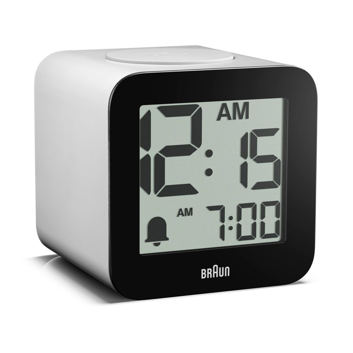 Ein weißer Braun Wecker zeigt 12:15 AM und 7:00 AM an.