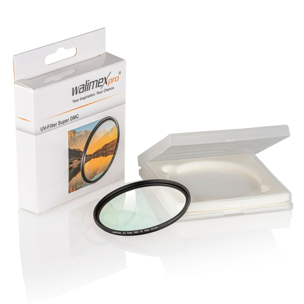 Ein walimex pro UV-Filter Super DMC 62mm in seiner Verpackung und Schutzhülle.