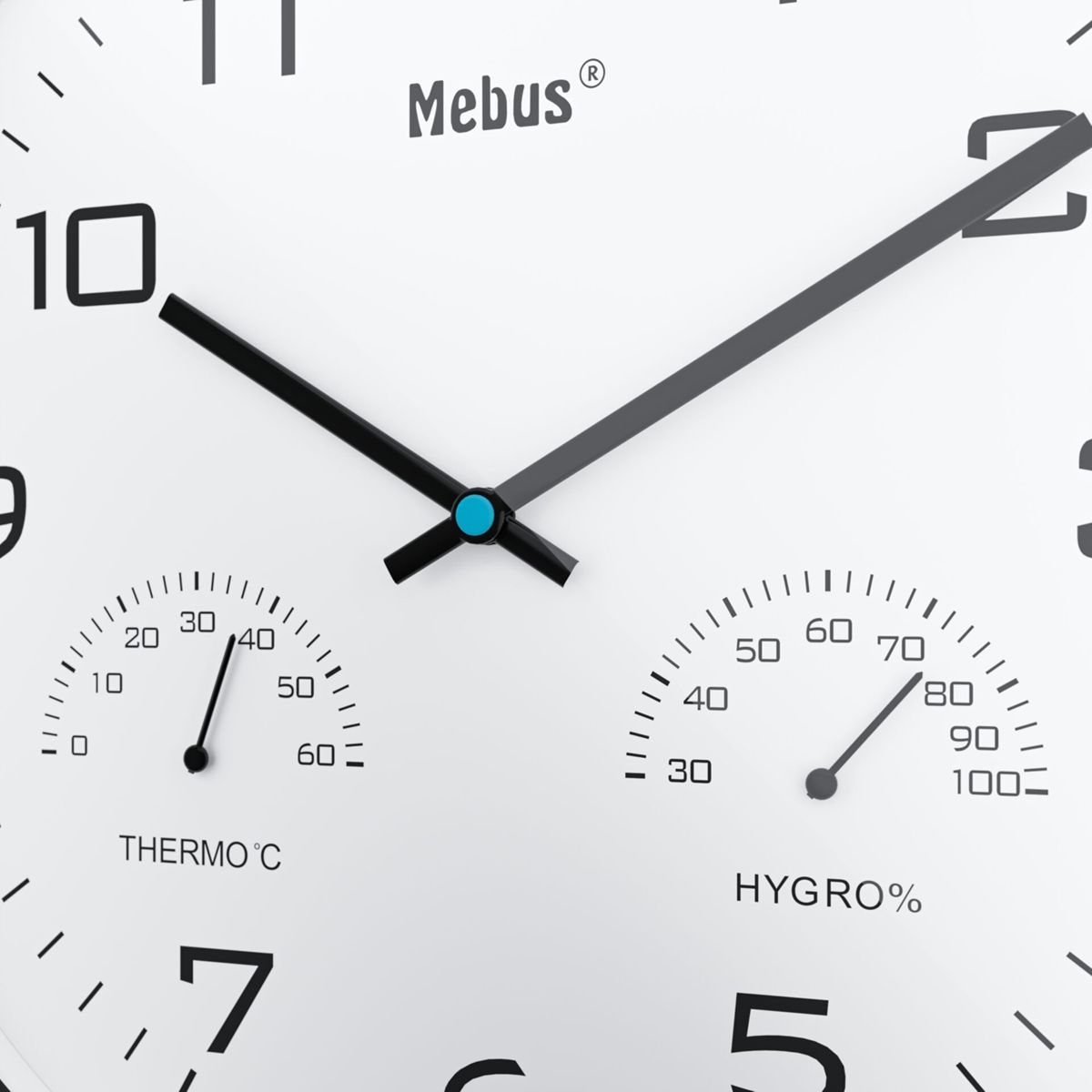 Un orologio Mebus con termometro e igrometro segna le 10:08.