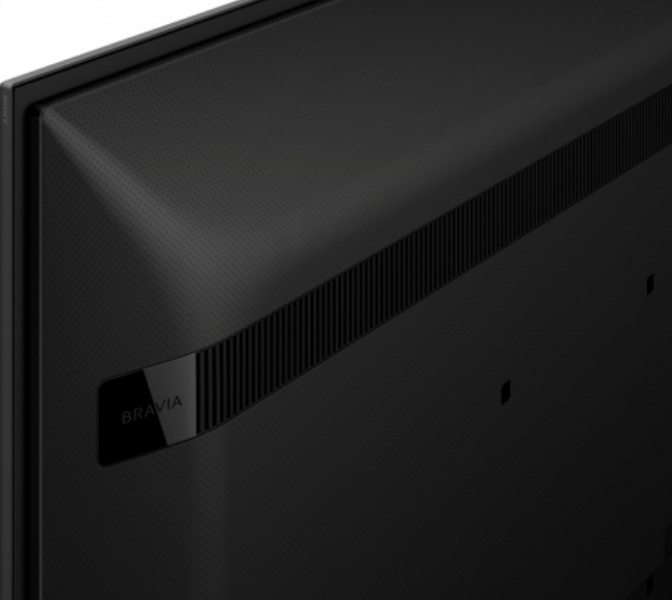 Gros plan de l'arrière d'un téléviseur noir avec le logo Bravia.