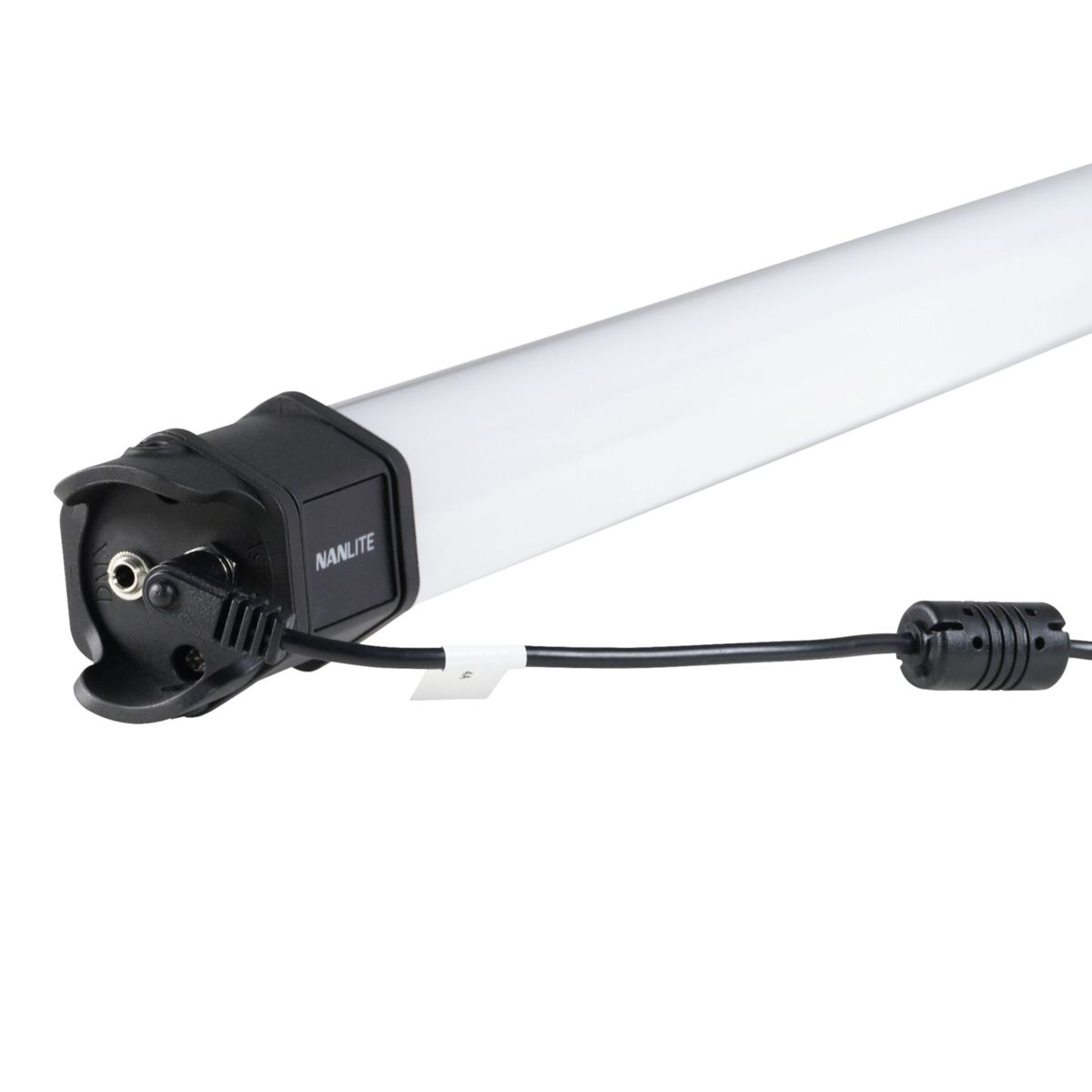 Un tubo luminoso bianco con connettore nero NANLITE e cavo.