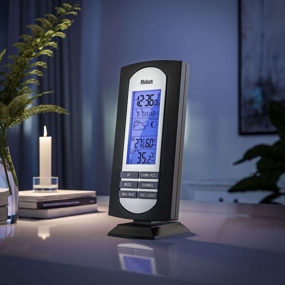Mebus Digital-Wetterstation zeigt Uhrzeit, Datum, Temperatur, Luftfeuchtigkeit und Mondphase.