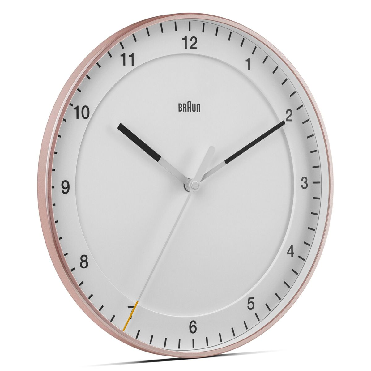 Eine weiße Wanduhr mit roségoldenem Rahmen und schwarzen Zeigern.