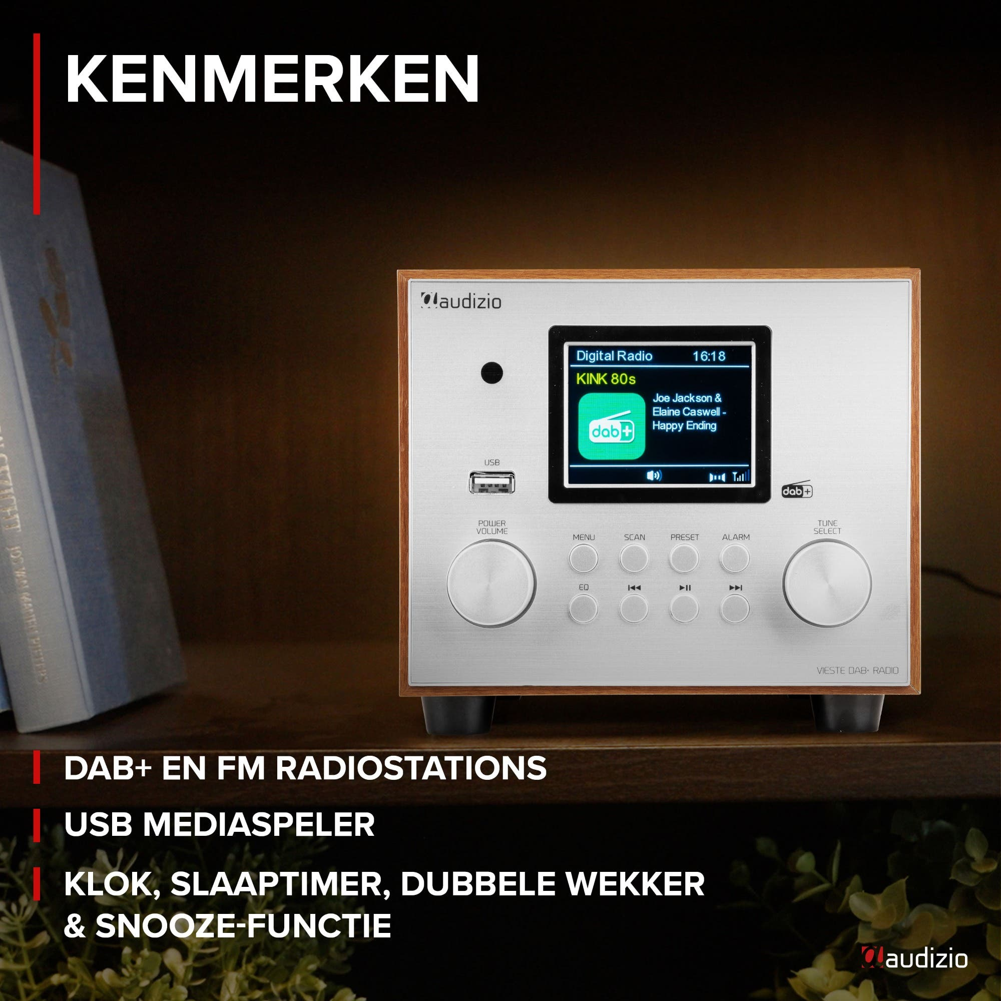 Een zilveren Audizio DAB+ radio met houten accenten staat op een plank.
