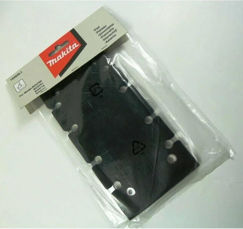 Schwarzes Makita-Schleifpad in klarer Plastikverpackung mit Modellnummern.