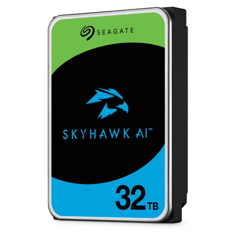 Kartal logolu, mavi/yeşil tasarımlı Seagate SkyHawk AI 32TB sabit disk.