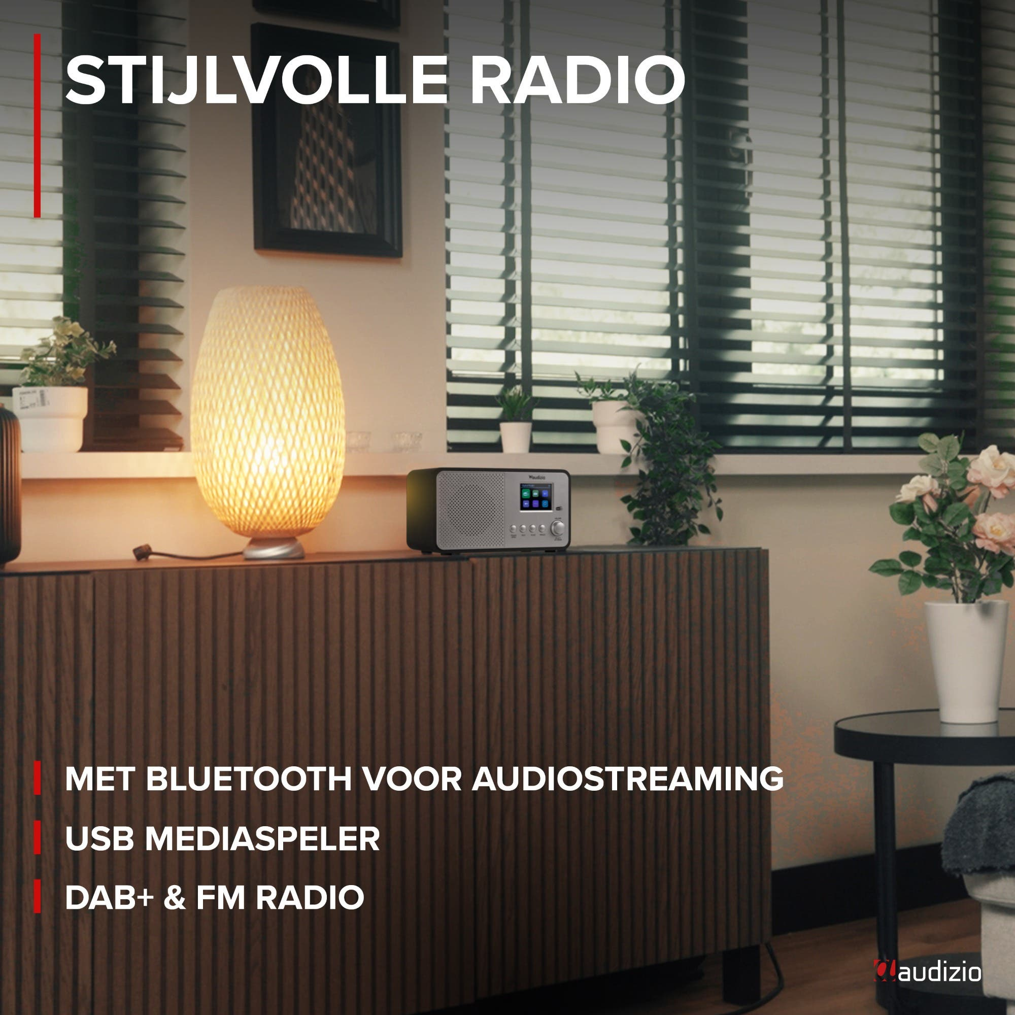 Radio élégante avec Bluetooth, USB et DAB+/FM sur un meuble en bois.