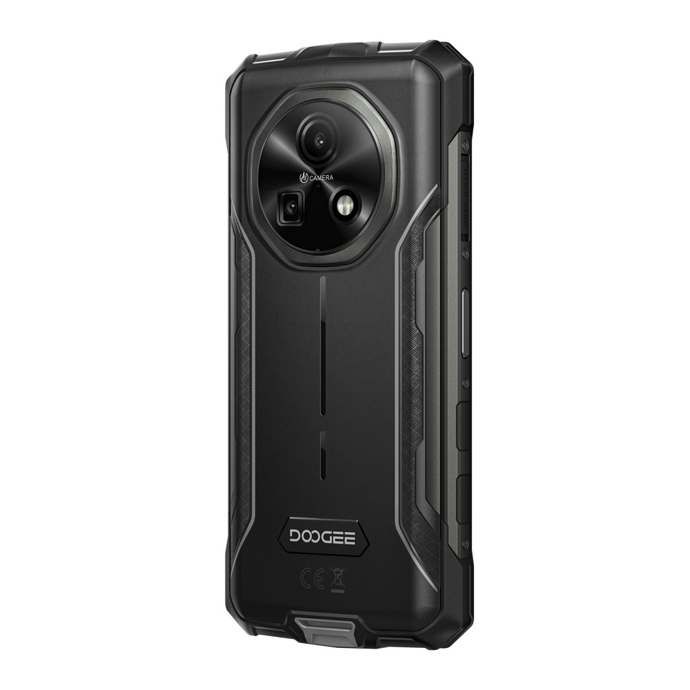Smartphone robusto nero con tripla fotocamera e logo "DOOGEE" sul retro.