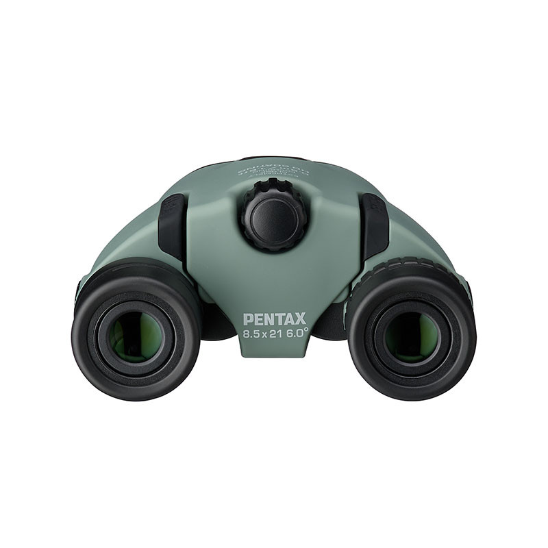 Graue Pentax Fernglas mit schwarzer Fokusrad und Objektivringen.