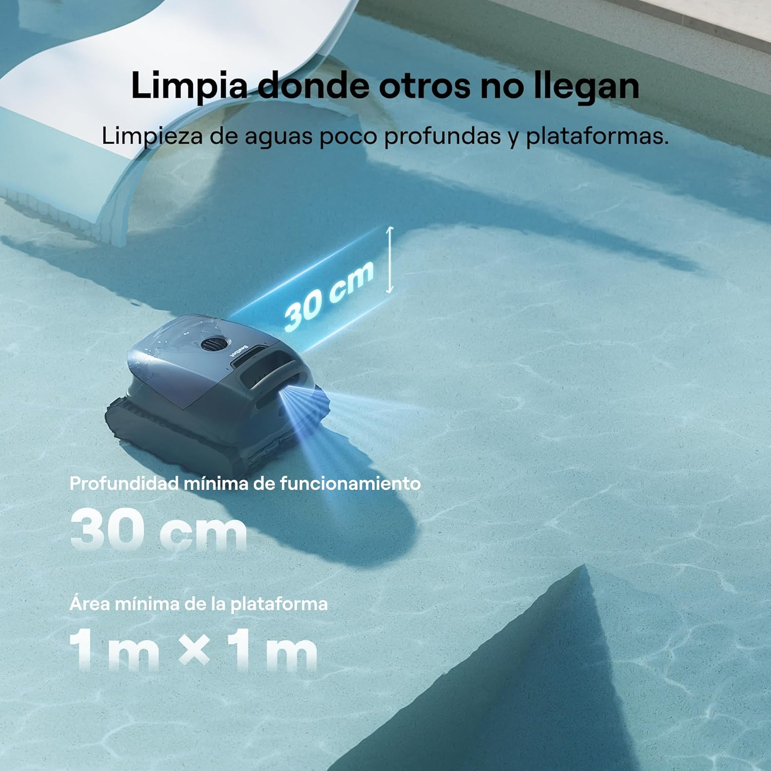 Un pulitore per piscine grigio con raggi di luce in acqua bassa, profondità 30 cm.
