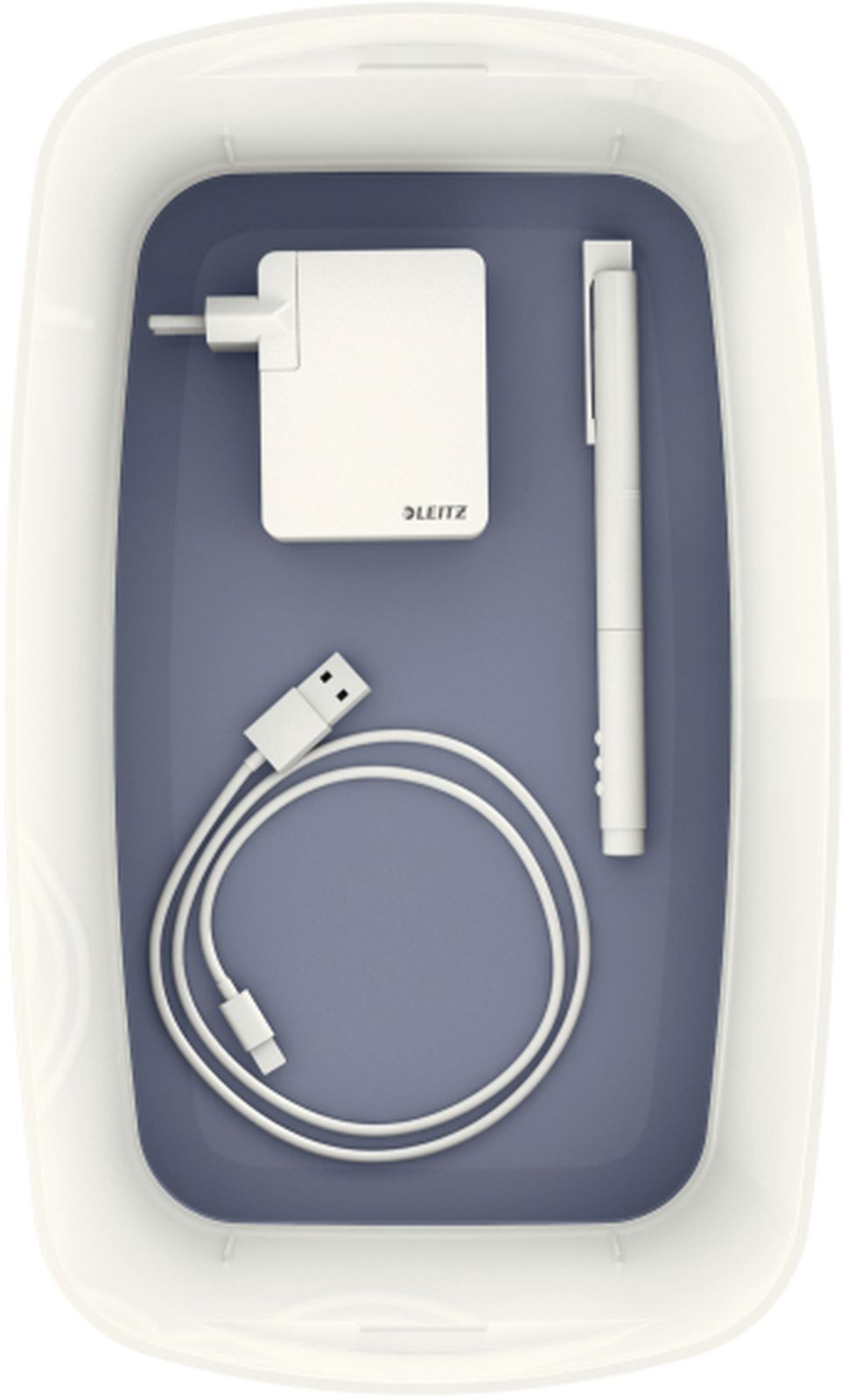 Chargeur Leitz blanc, stylo et câble USB dans un conteneur blanc.