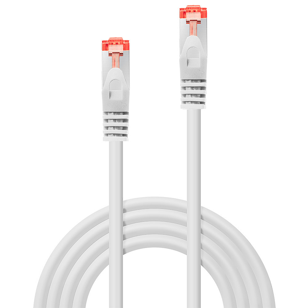 Dos cables Ethernet blancos con conectores rojos yacen sobre un fondo blanco.