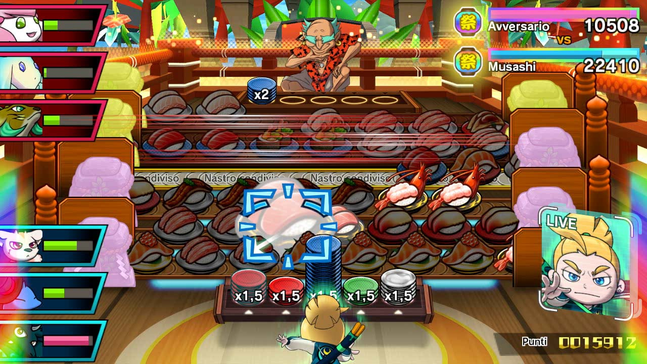 Gioco anime con sushi e personaggi in arena colorata. Punteggi di vittoria visibili.