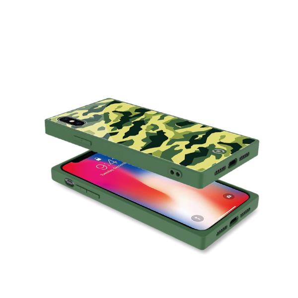 Un telefono verde con custodia mimetica, sfondo bianco.