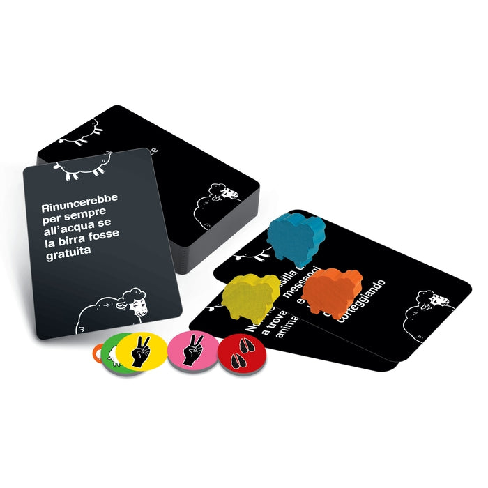 Schwarze Spielkarten mit Schaf-Illustrationen, Holzfiguren und Chips.