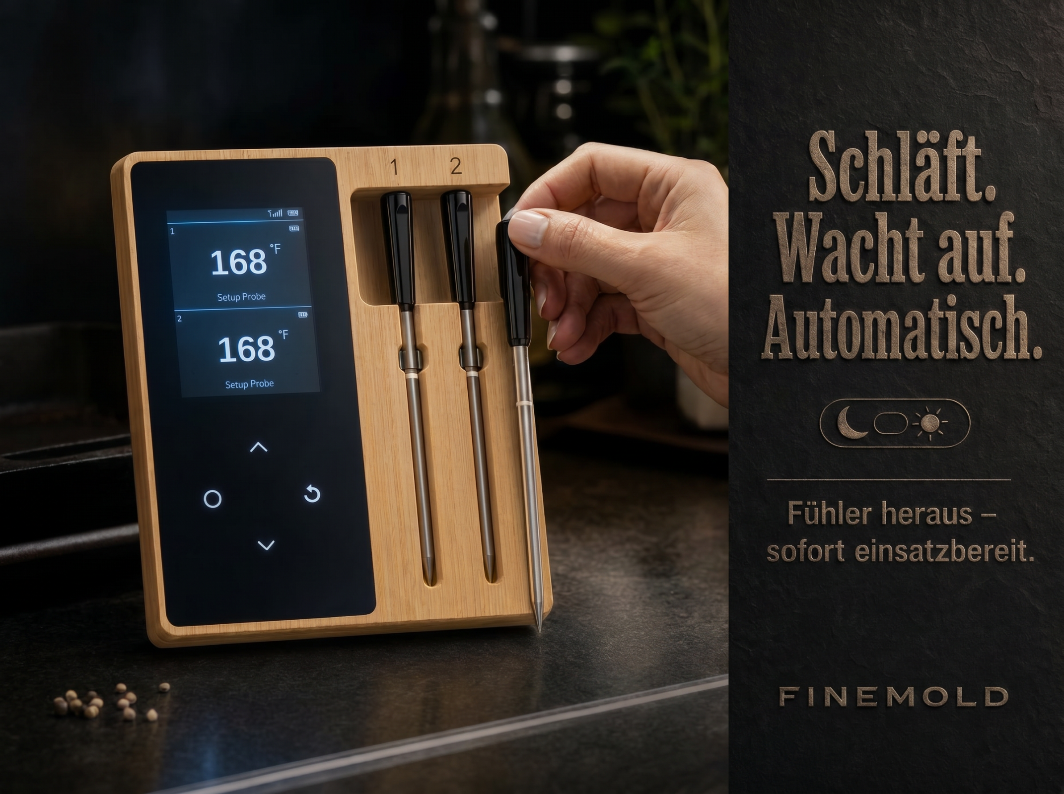 Ein digitaler Fleischthermometer mit Holzbasis und zwei Sonden wird gezeigt.