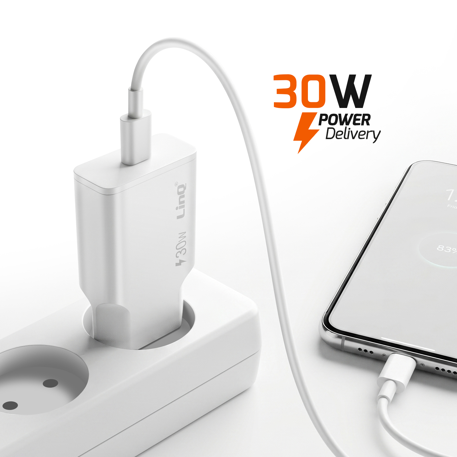 Un alimentatore bianco carica uno smartphone. 30W Power Delivery.