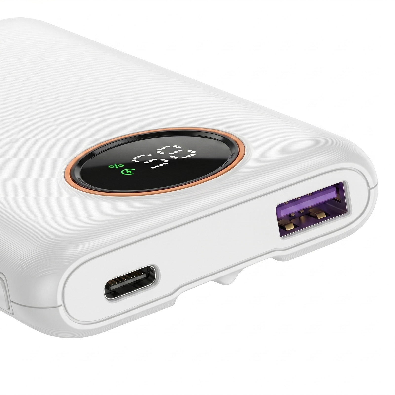 Un power bank bianco con display digitale e porta USB-C.