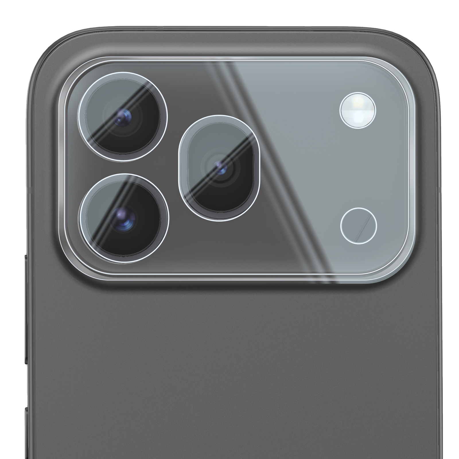 Primo piano del retro di uno smartphone scuro con tre obiettivi e flash.