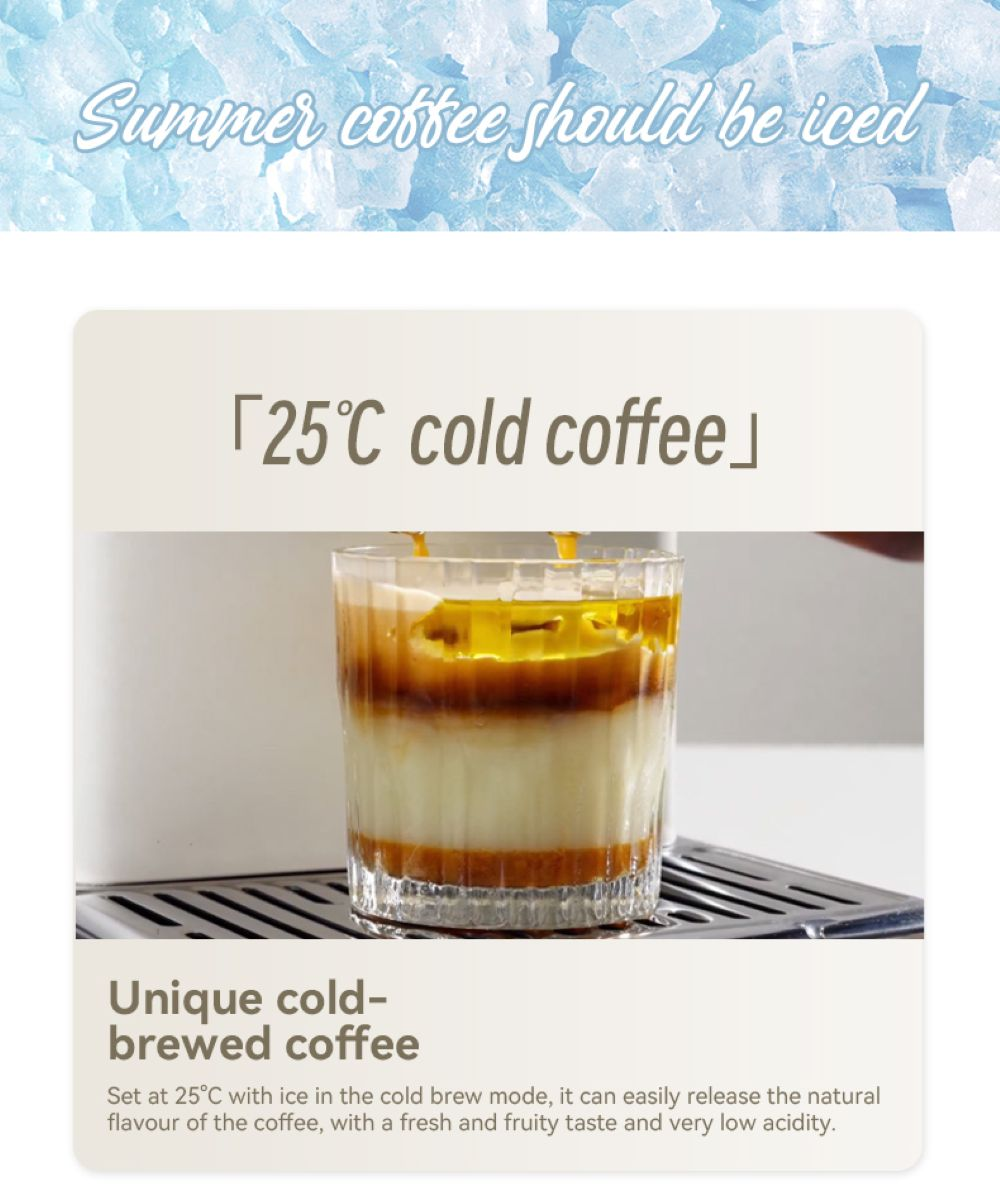 Un bicchiere di caffè freddo stratificato con strati marroni e bianchi, 25°C.