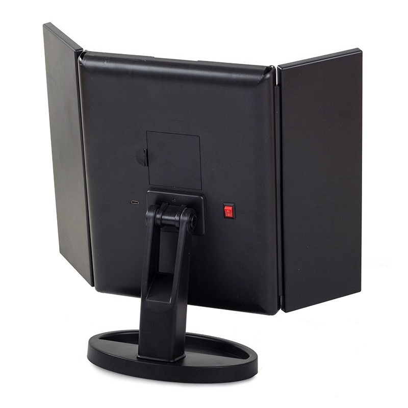 Uno specchio per trucchi nero pieghevole triplo con supporto.