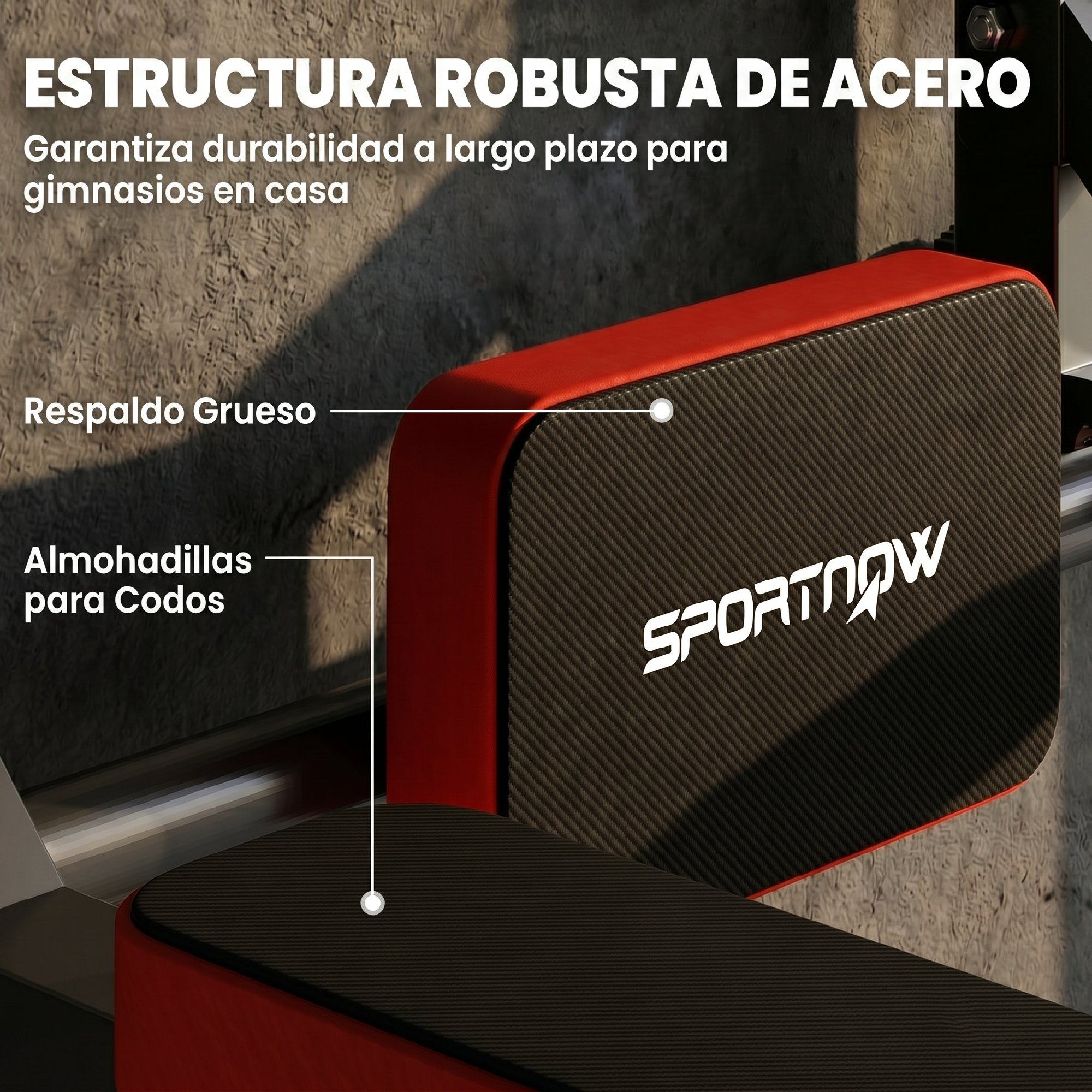 Acolchado rojo y negro con patrón de carbono y logo SPORTNOW en equipo de gimnasio.