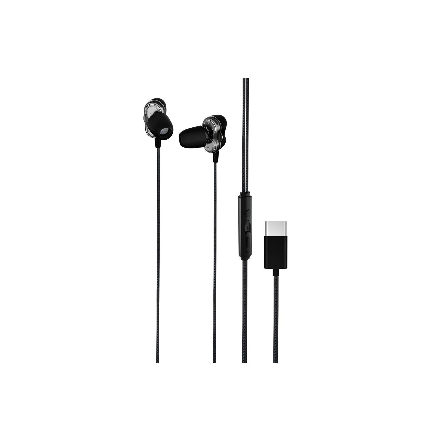 USB-C konektörlü ve hat içi kumandalı siyah kulaklıklar.