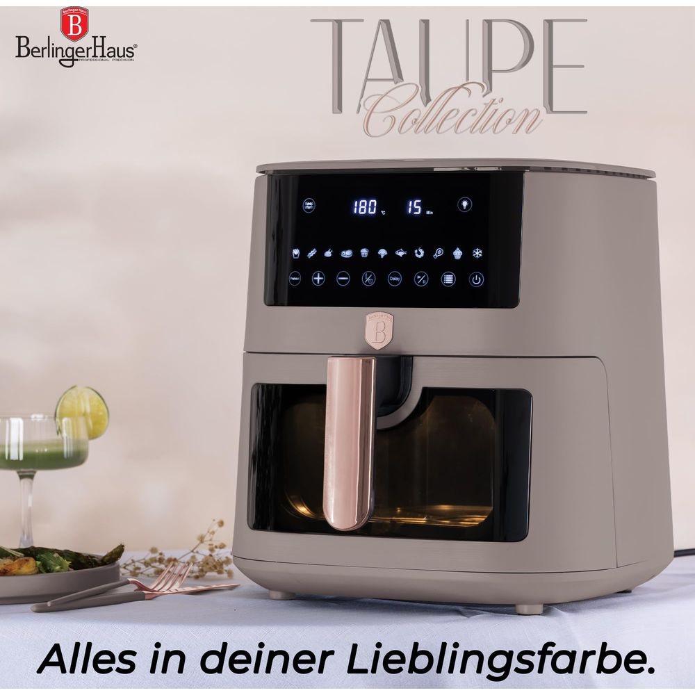 Friteuse à air grise avec écran tactile et accents de cuivre.