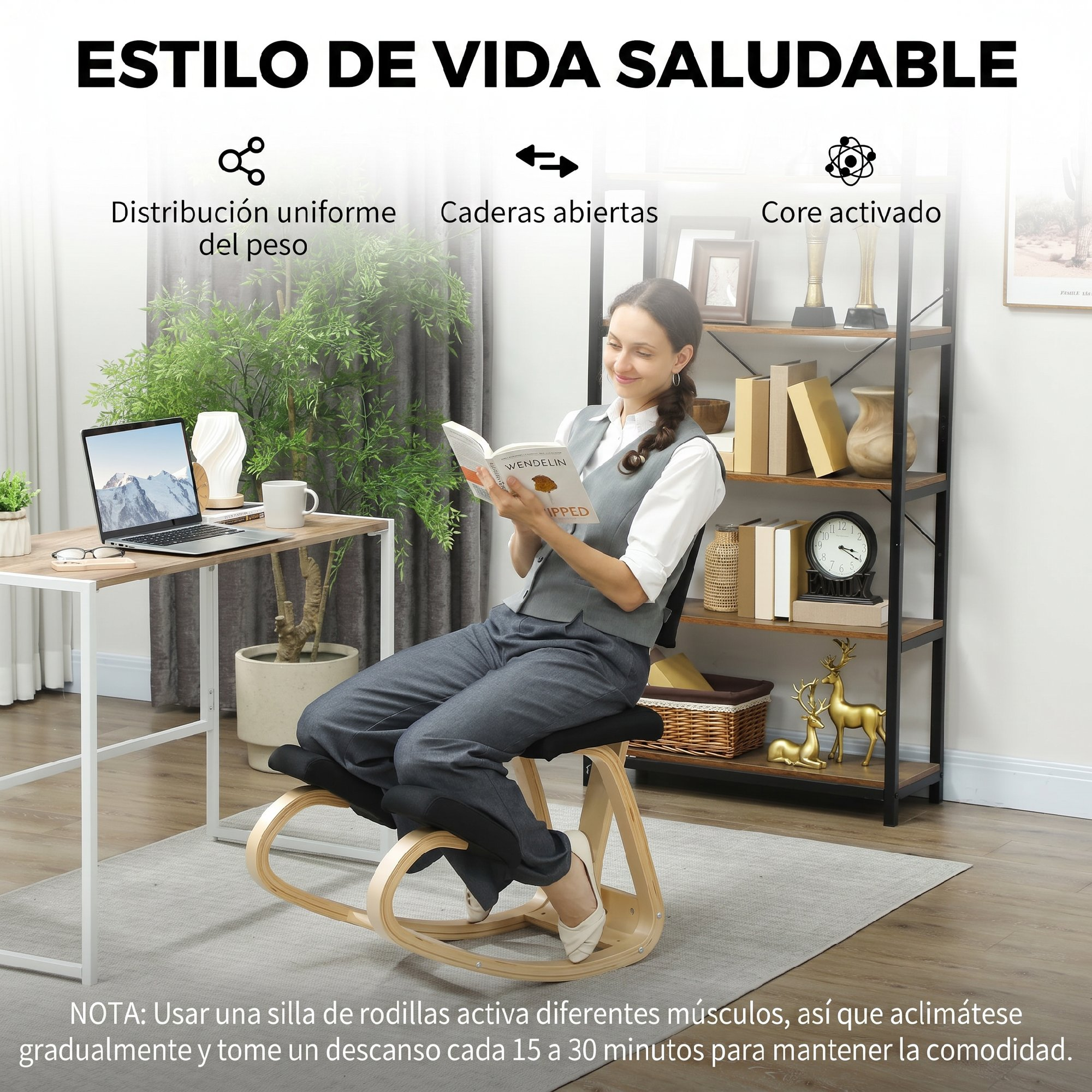 Una mujer lee sentada en una silla ergonómica. Un escritorio con portátil está a la izquierda.