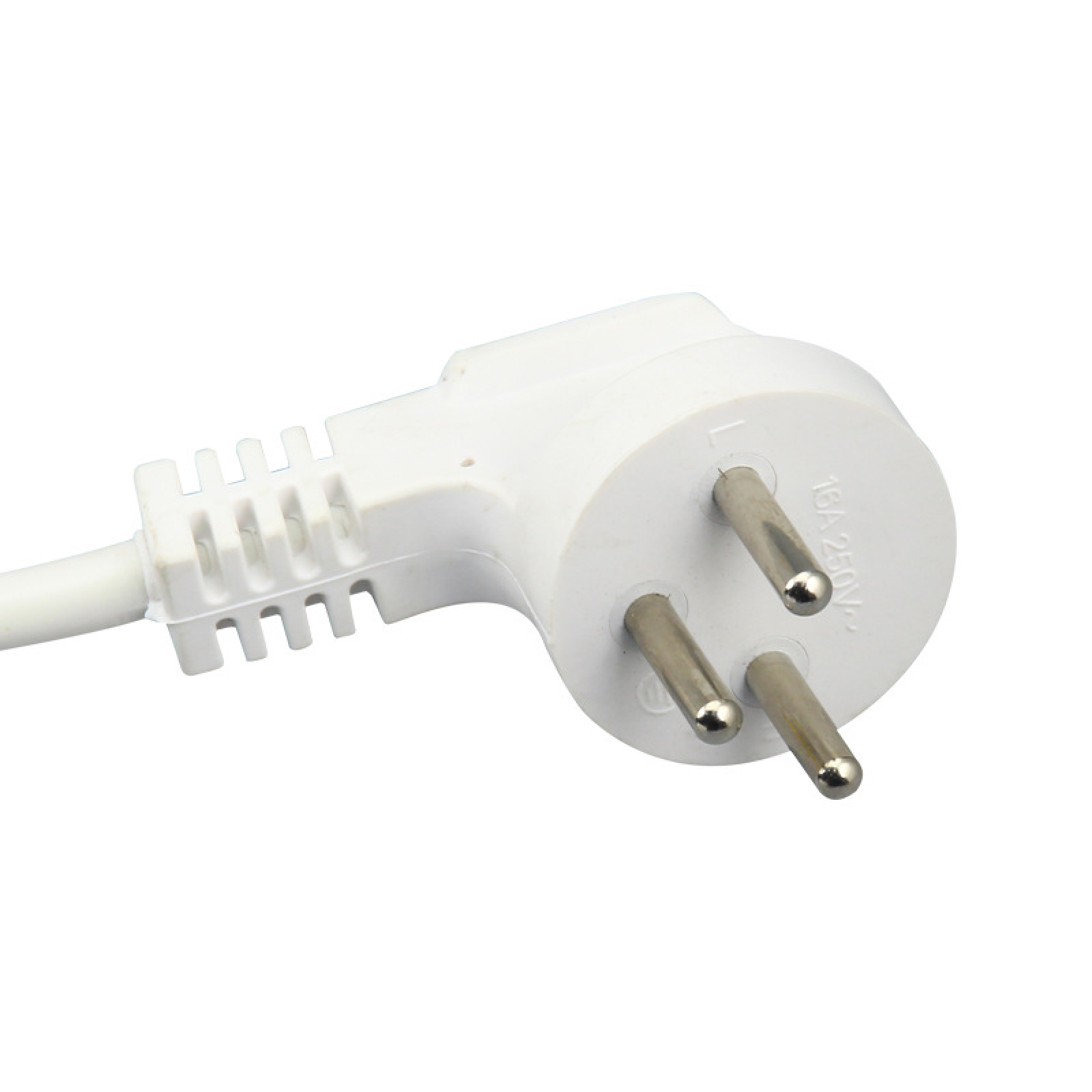 Ein weißer Stecker mit drei Metallstiften und einem weißen Kabel.