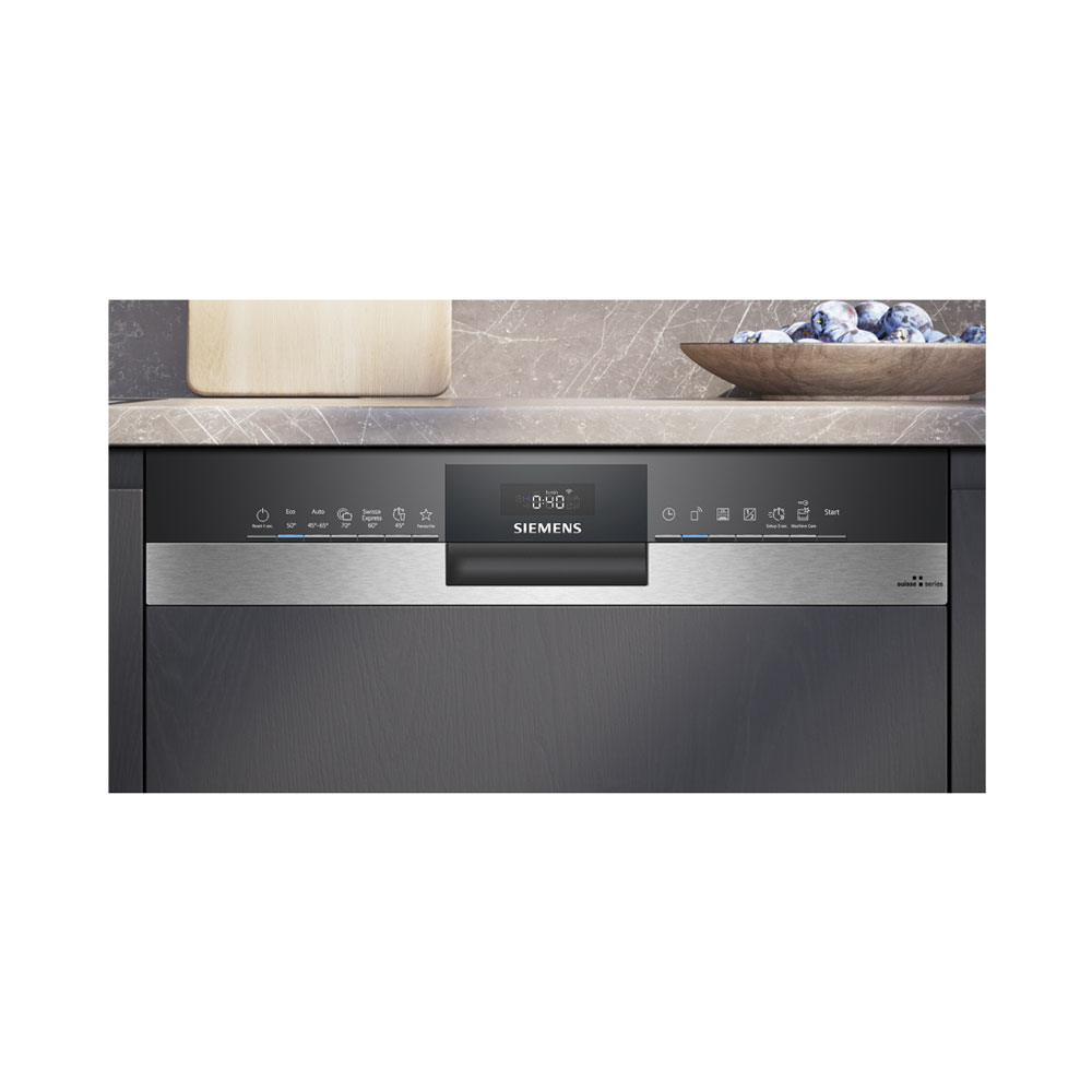 Lavastoviglie Siemens con display digitale, pannello touch e accenti in acciaio inox.